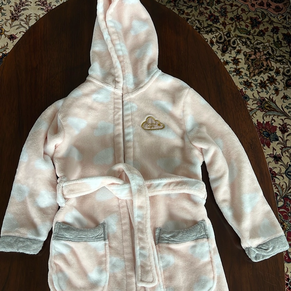 Robe size 8, used, great condition